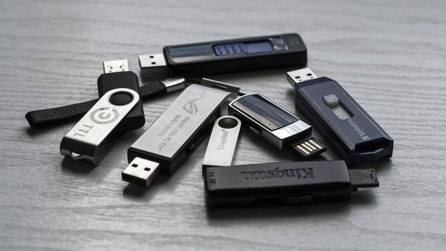memory-stick-1267620_1280.jpg
