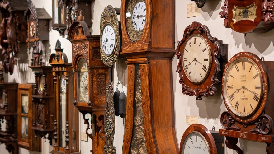 L'orologio come oggetto di arredamento: tra tradizione e moderno 