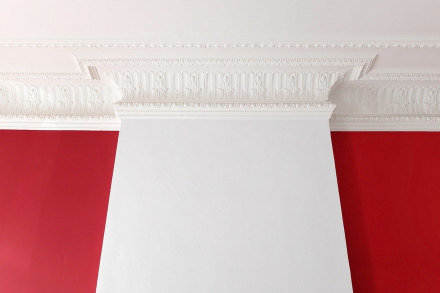 La cornice tra parete e soffitto è un tocco di stile