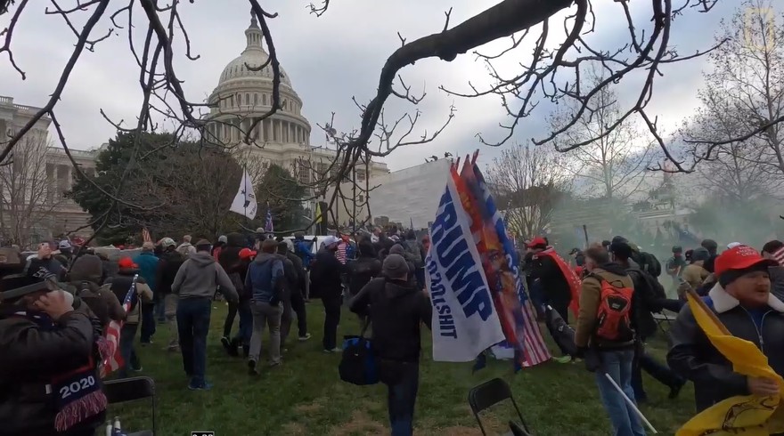 USA, Trump venne di fatto interdetto dopo l’attacco al Congresso
