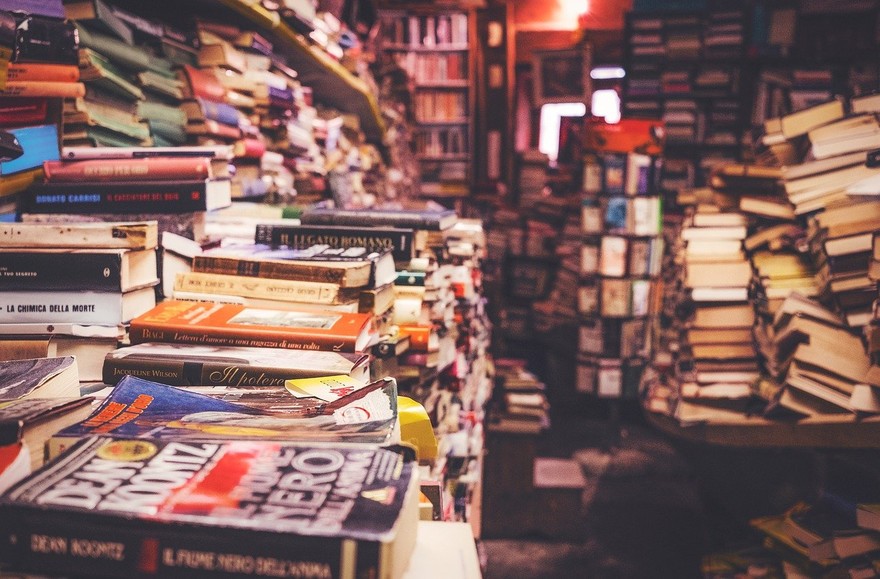 Le librerie verticali: belle e salva-spazio