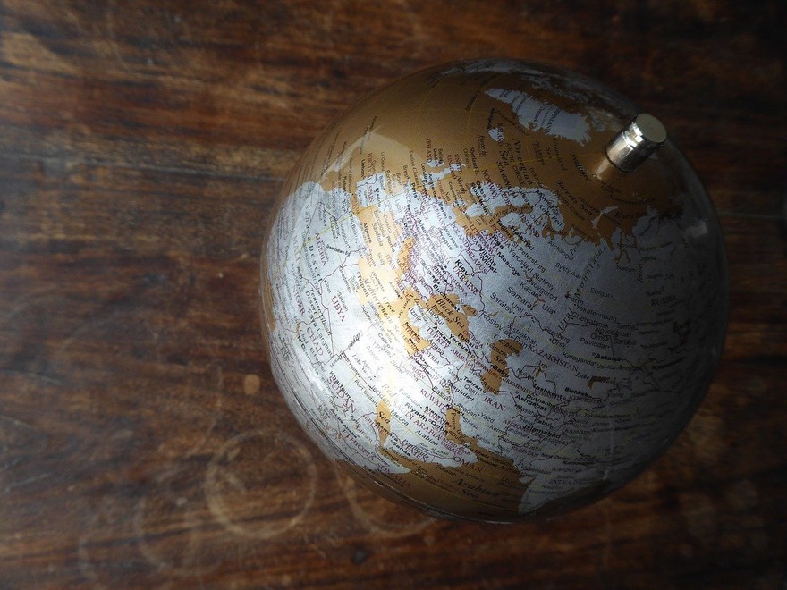 Il mondo in casa con un mappamondo