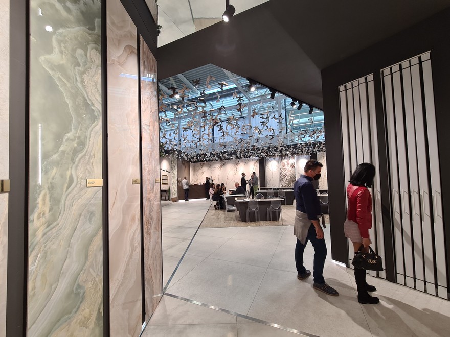 Al Cersaie2021 la ceramica effetto marmo