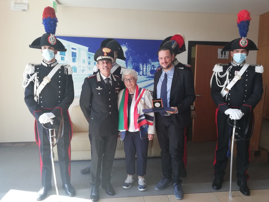 Cerimonia per ricordare il carabiniere che salvò due bimbe ebree