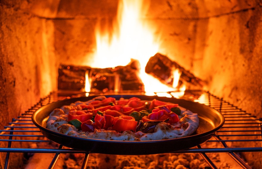 Un forno a legna a casa per la vera pizza