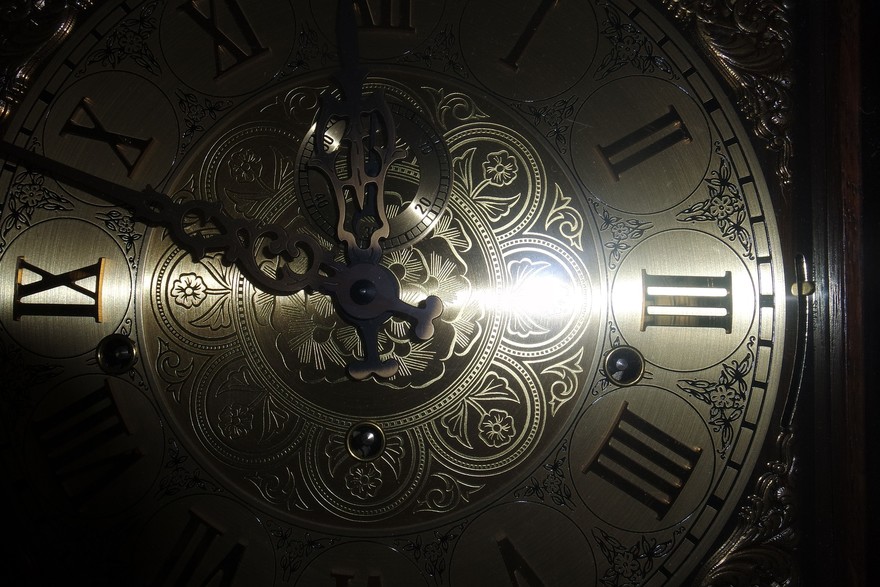 Un orologio antico per impreziosire il soggiorno