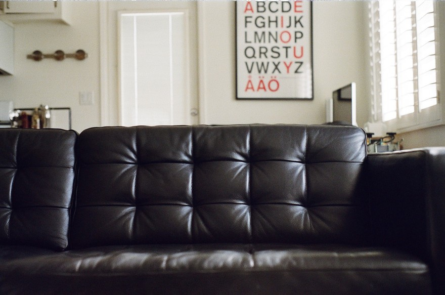 Il divano in pelle: bello nuovo ma anche vintage 