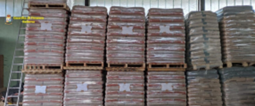 Fabbrica illegale di pellet, sequestro a Salerno