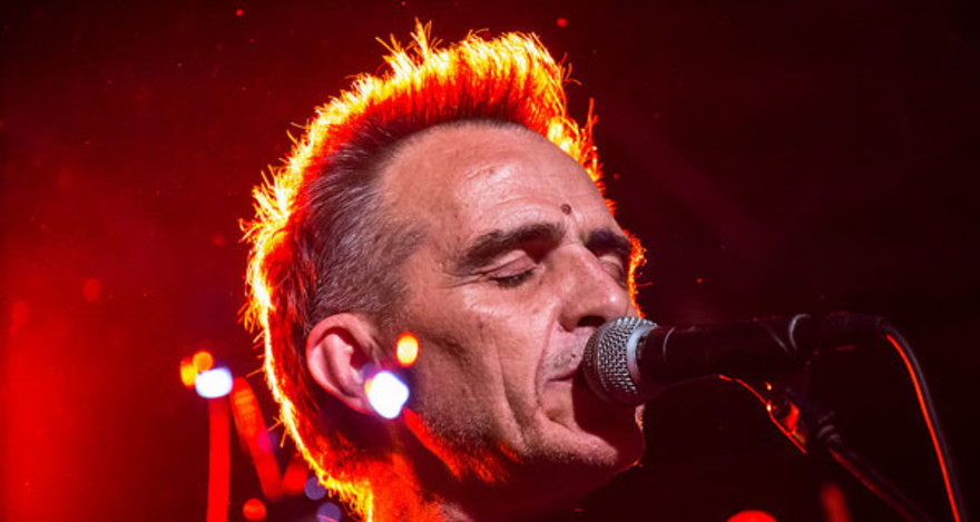 E a sinistra c'è chi prega per la Meloni