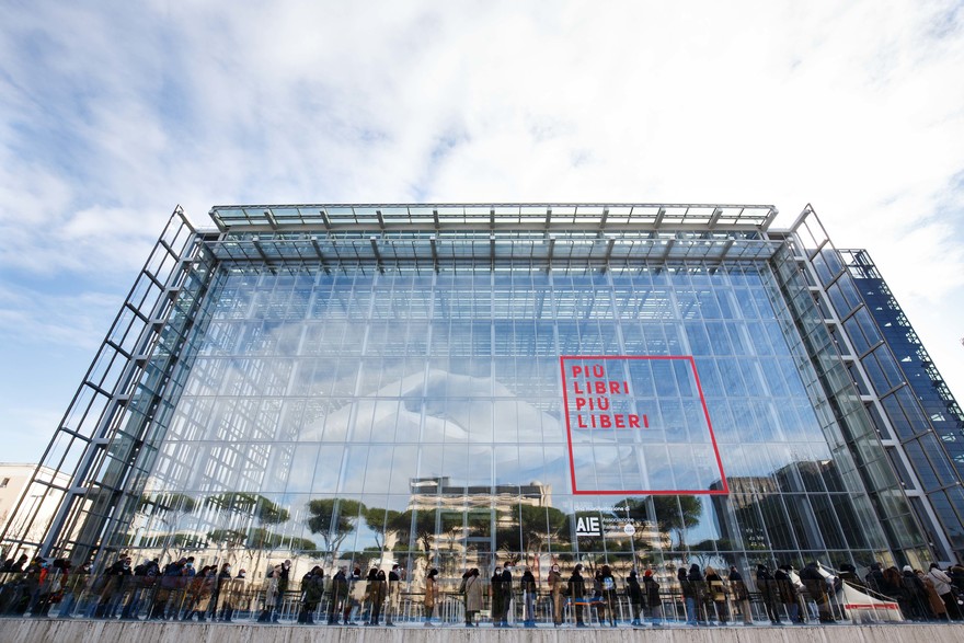 S'alza il sipario sulla fiera del libro di Roma