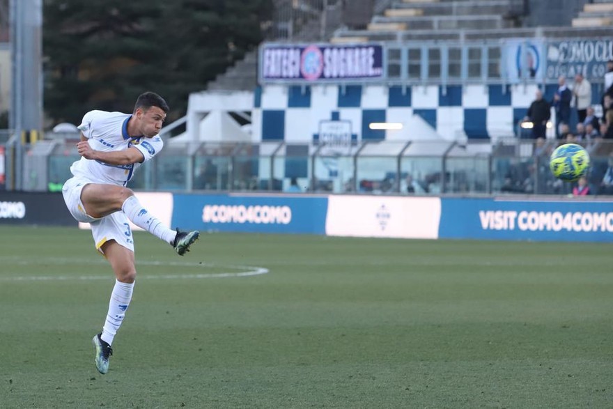 Bum-Bum Frosinone: Mazzitelli-Caso stendono il Como