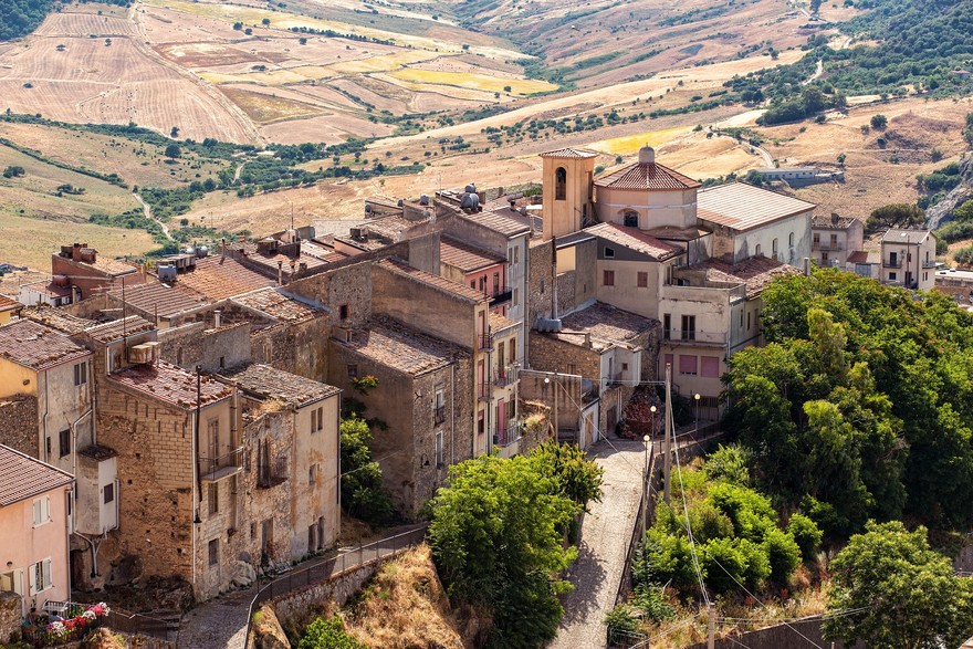 La rigenerazione siciliana passa per Borgo Santa Lucia del Mela