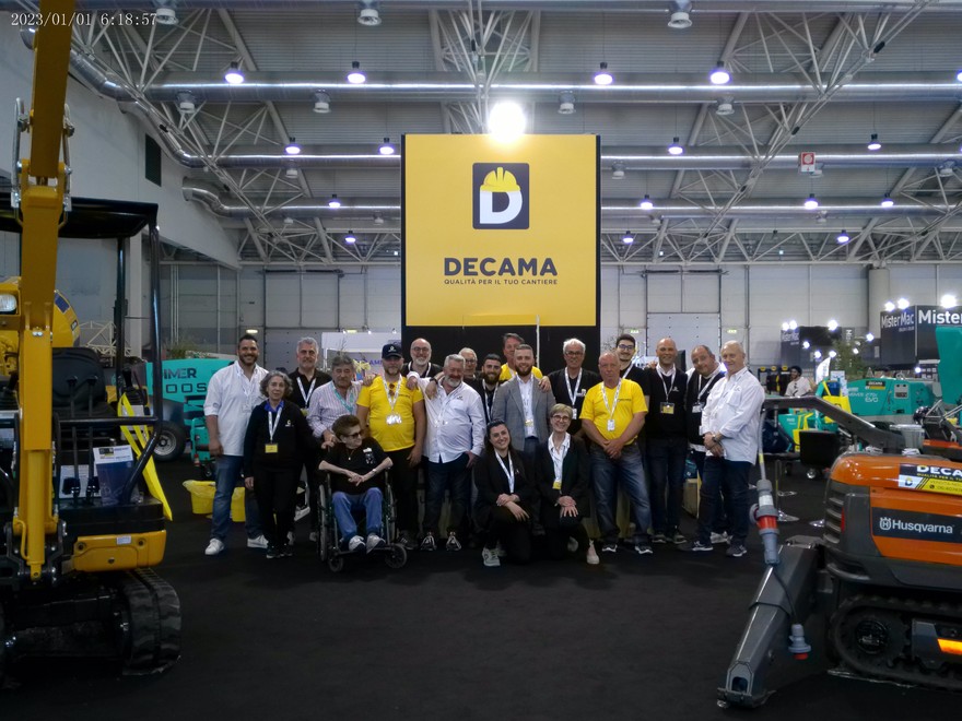 Decama, squadra al completo.jpg