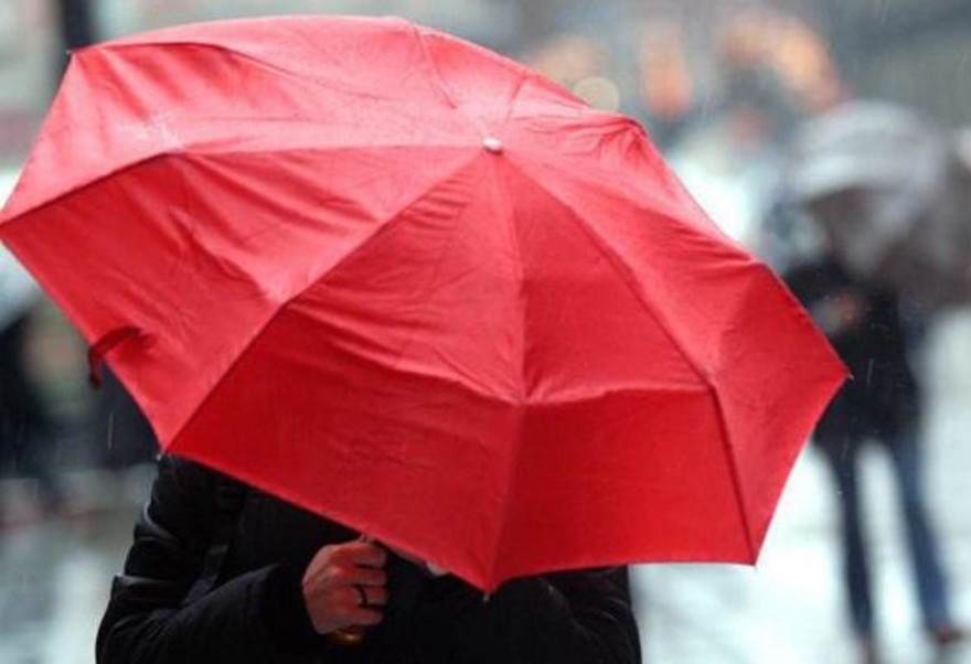 Tre giorni di nubifragi, allerta meteo su mezza Italia