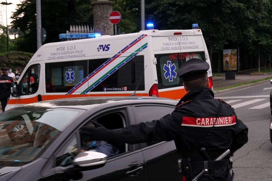 Operaio muore schiacciato sotto una pressa, incidente sul lavoro 