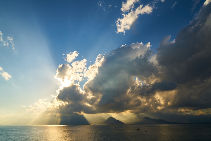 Meteo, prima caldo e sabbia, poi la pioggia