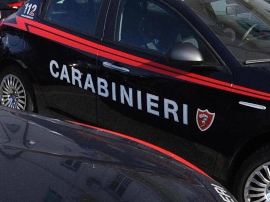 Come nei film, rapina in banca con un buco al pavimento