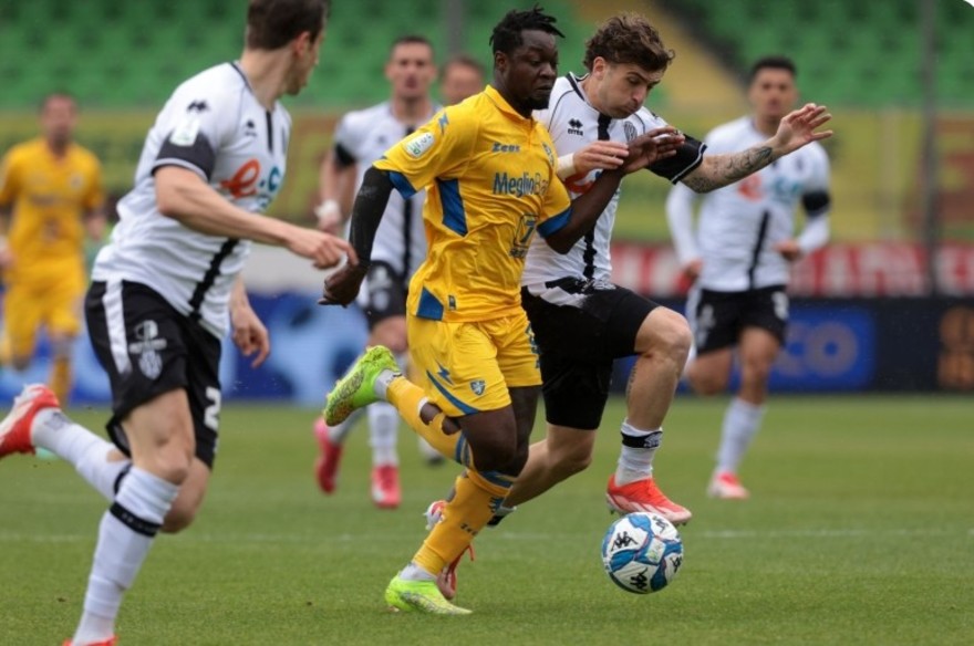 Ambrosino risponde a Saric, il Frosinone fa 1-1 a Cesena