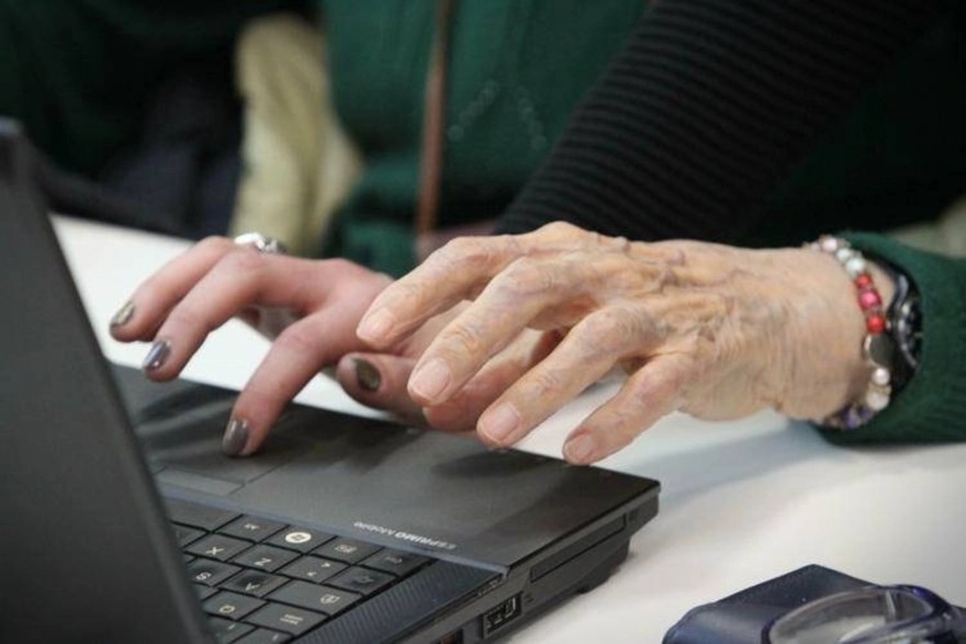 Truffa dello Spid, occhio al finto sms dell'Inps che ruba i dati