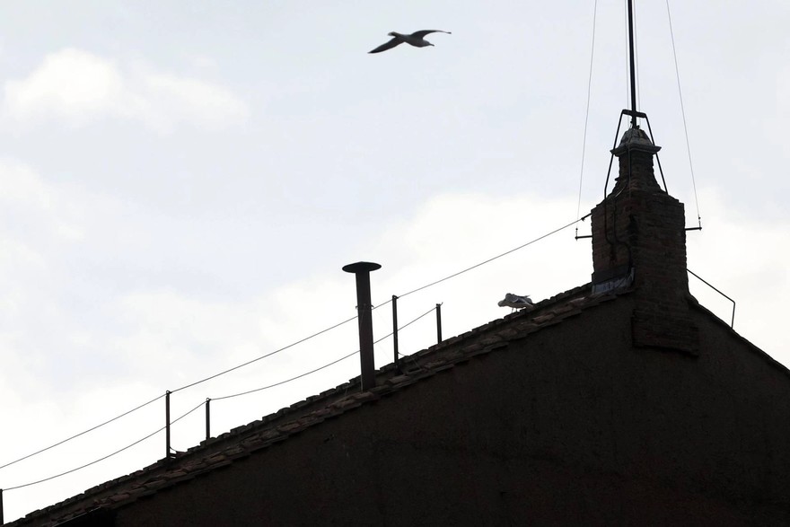 La prima fumata per il nuovo Papa è nera