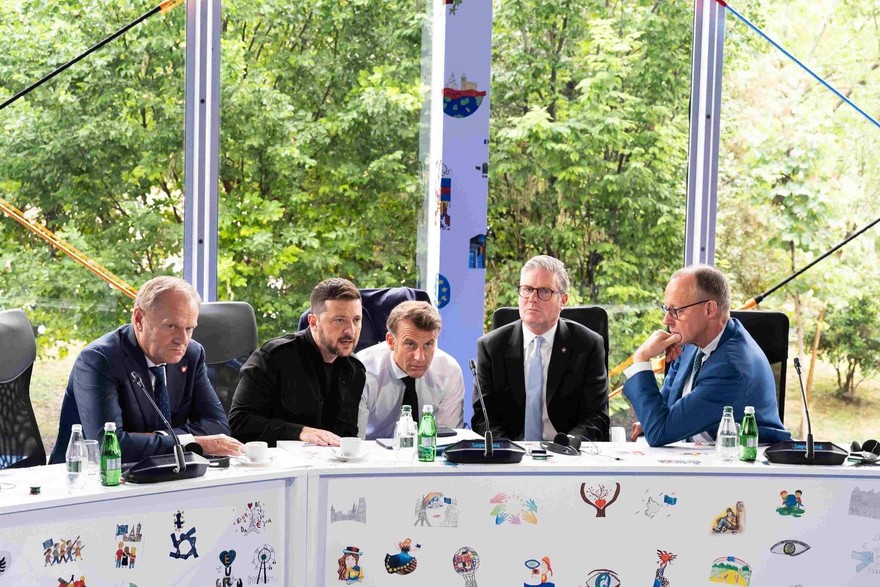 I ‘volenterosi’ appesi al vivavoce con Trump