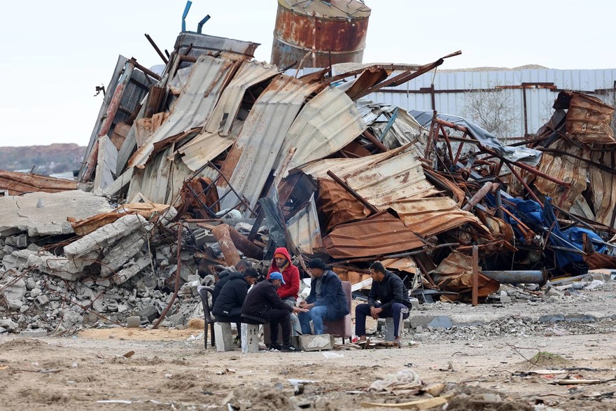 Gaza, raid aereo su Deir al-Balah