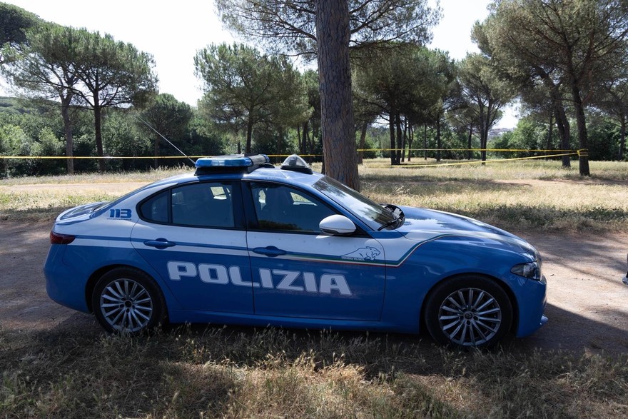 Donna e neonata morte a Villa Pamphili, la bimba strangolata