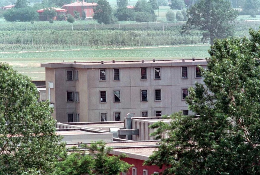 Condannato per la strage di Corinaldo esce dal carcere e fugge