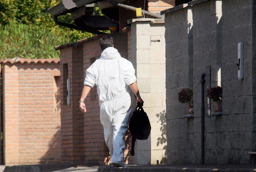 Garlasco, caccia alle impronte sulla spazzatura dei Poggi