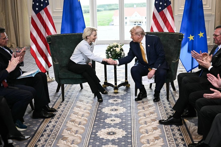 Dazi, accordo Trump-von der Leyen: 