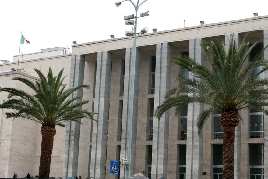 Bambina morta a Palermo, benzina sui vestiti