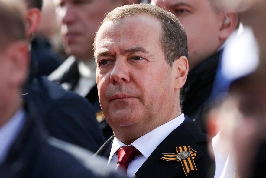 Trump e l'ultimatum a Putin sull'Ucraina, la replica di Medvedev