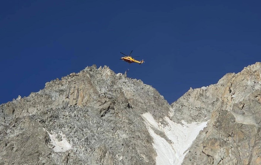 Monte Bianco, alpinista precipita e muore 