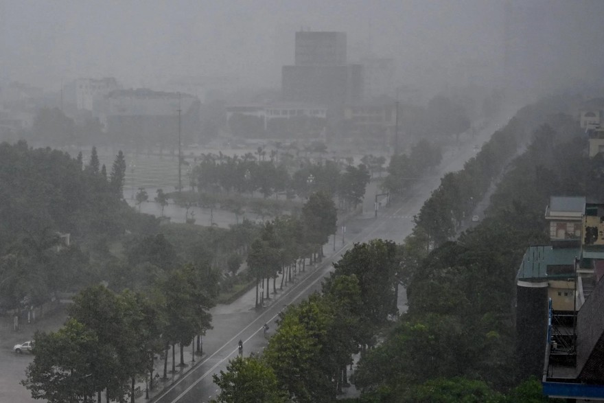 Vietnam, il tifone Kajiki si avvicina alla costa