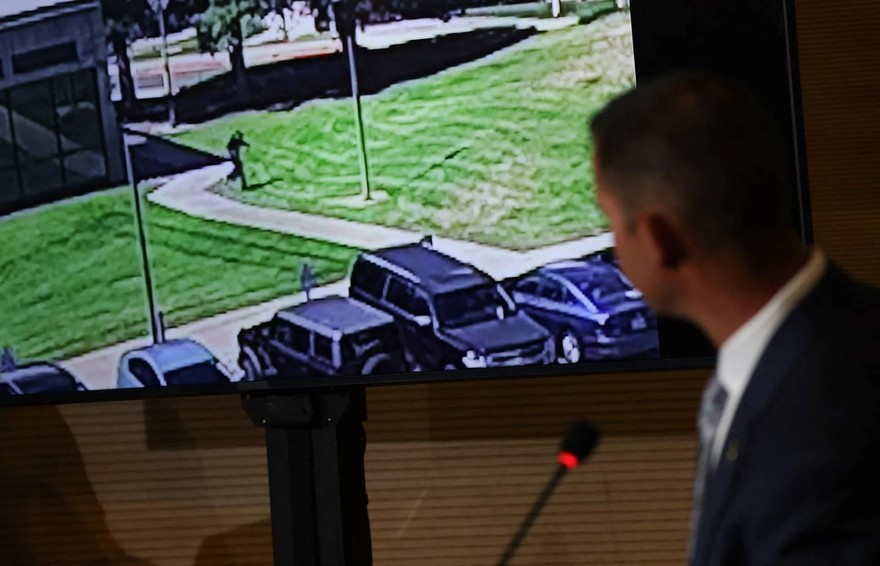 Charlie Kirk, in un nuovo video il sospetto killer in fuga