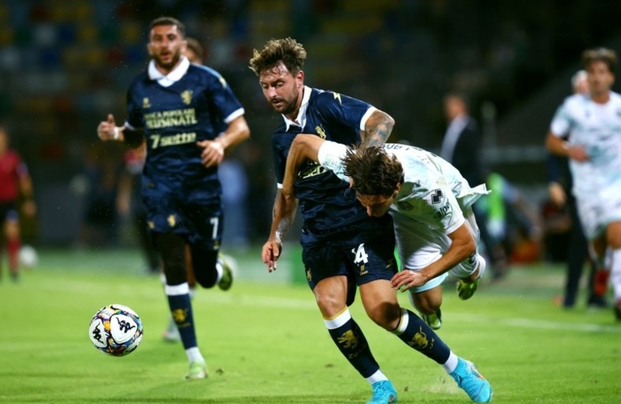 Il Frosinone butta via una vittoria che pareva sua